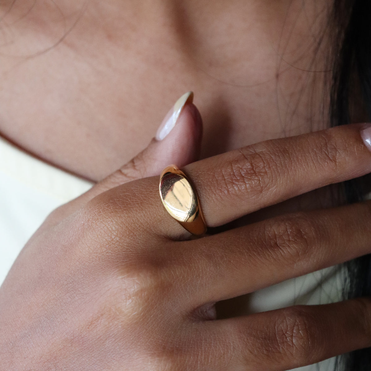 Oval singlet ring