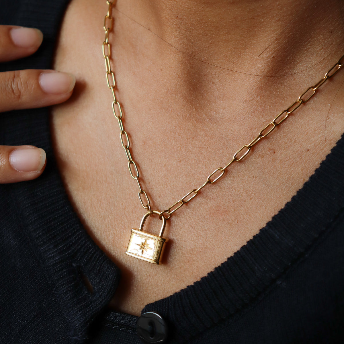 Paperclip lock chain