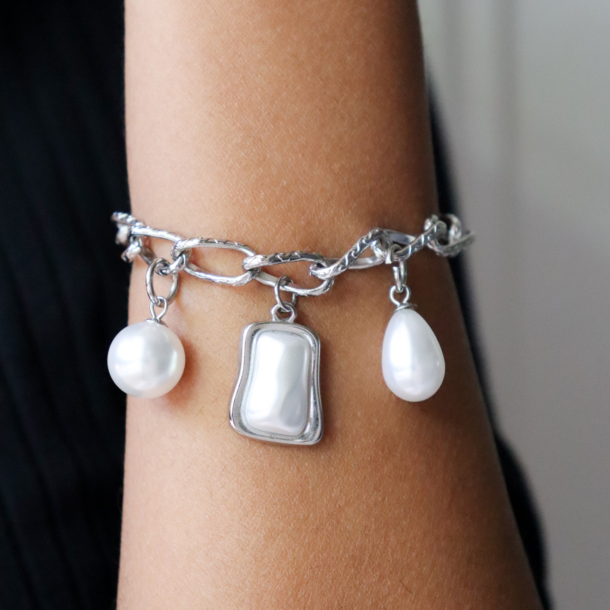 Charm bar