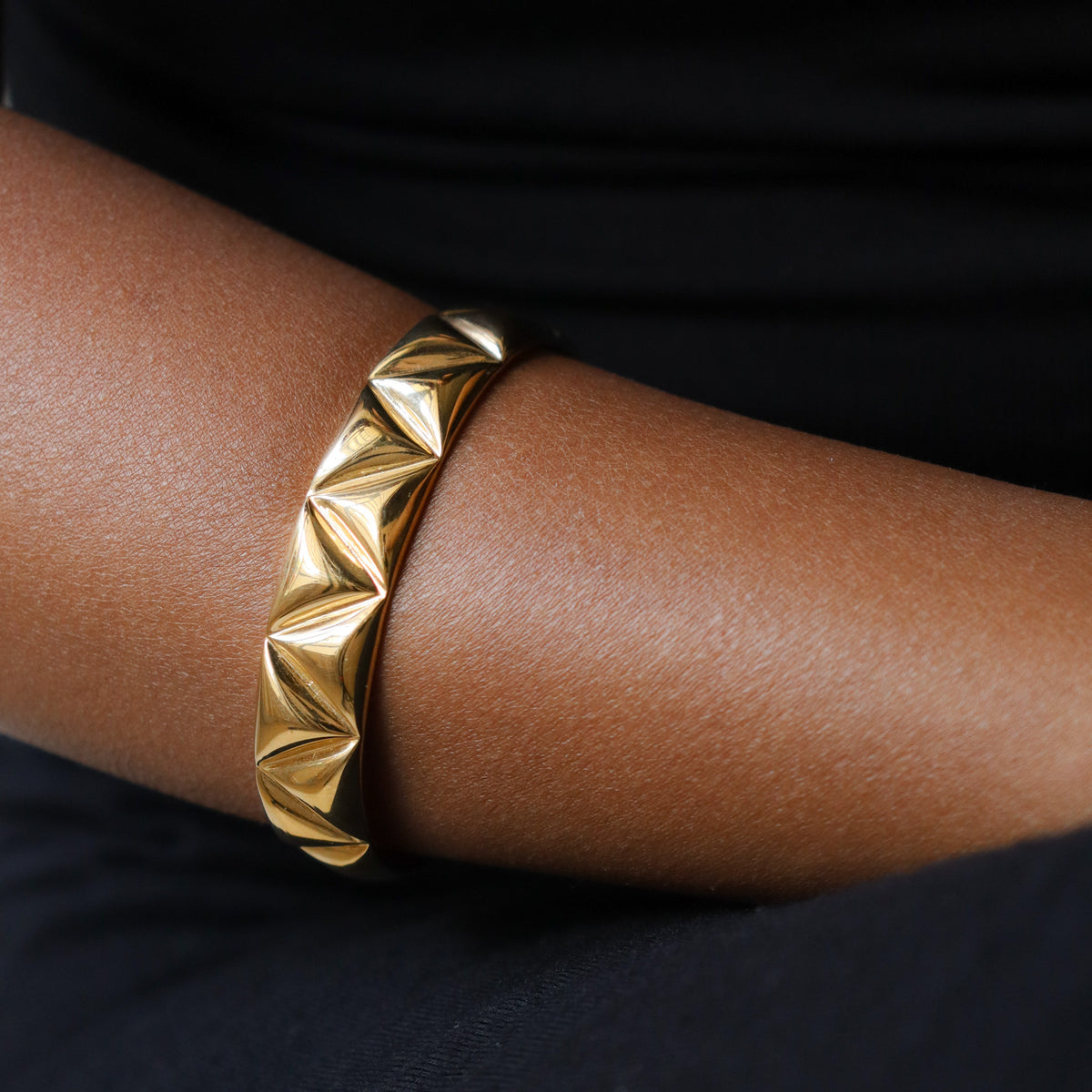 Rhombic bangle