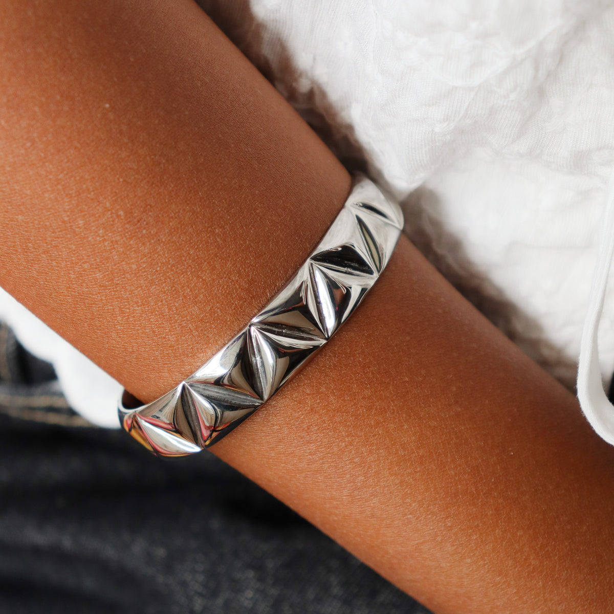 Rhombic bangle