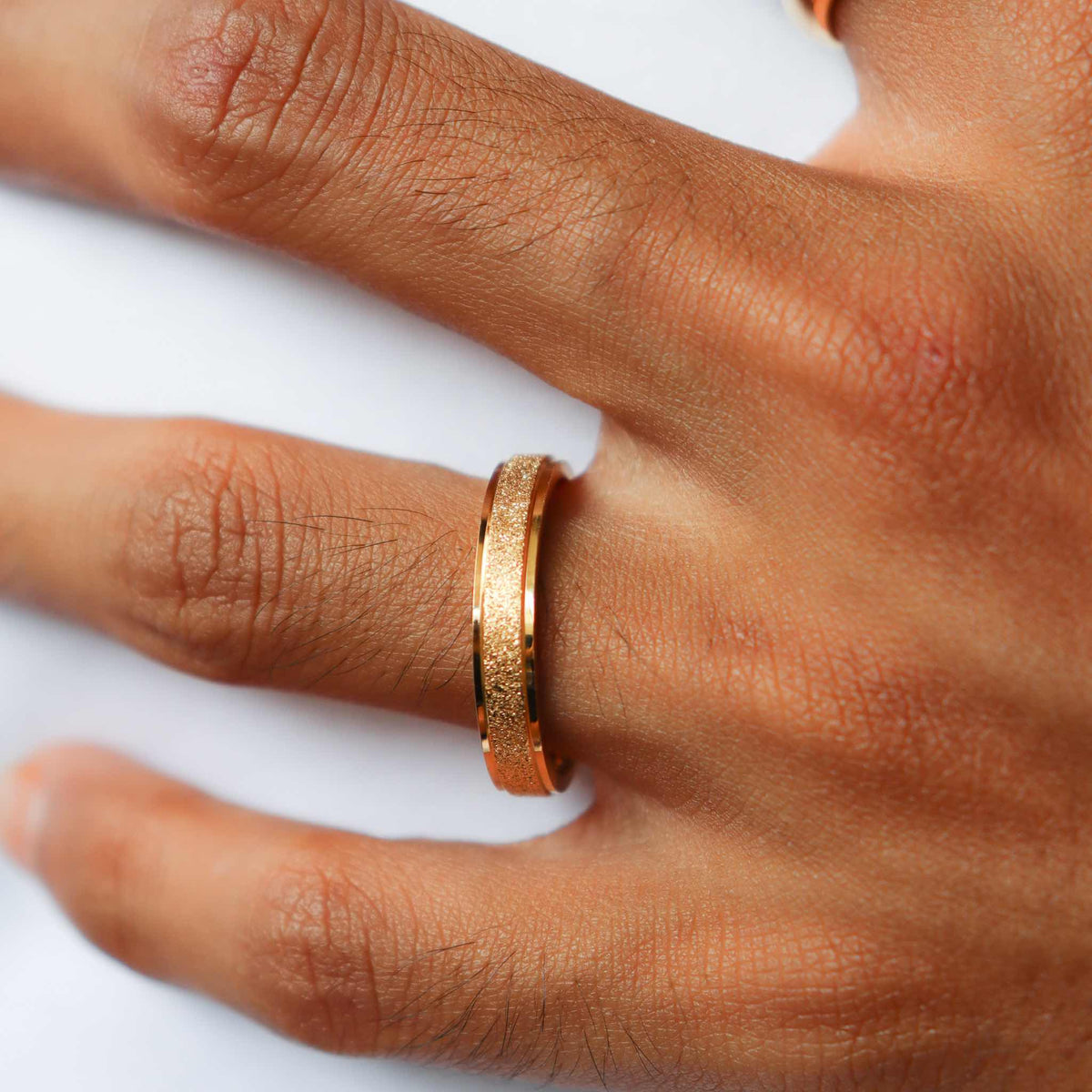 Shimmer band ring