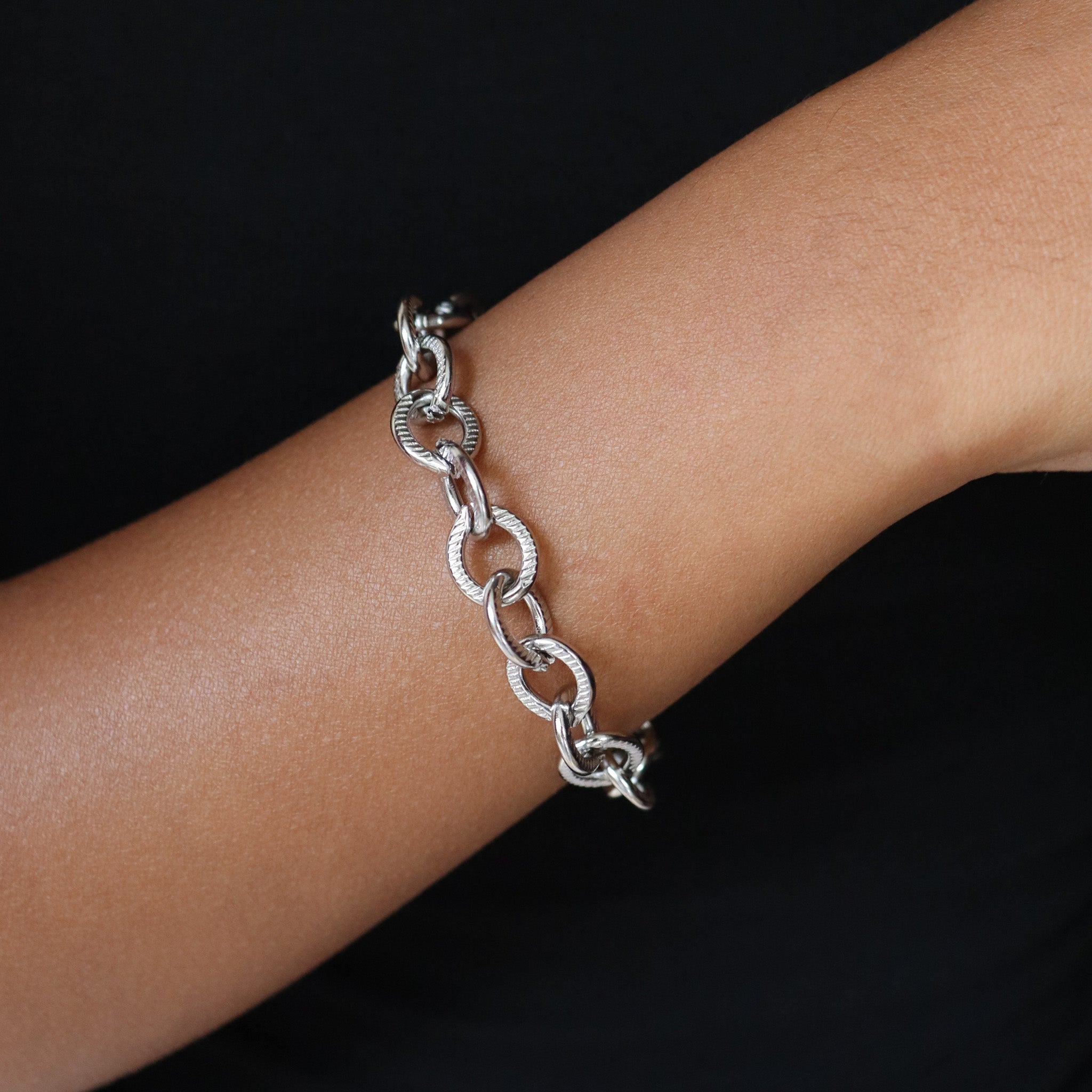 Textured circle ring bracelet