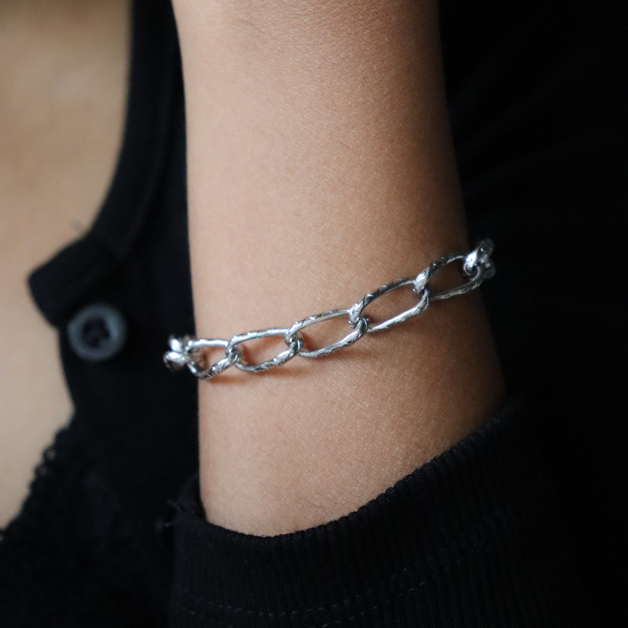 Textured link bracelet