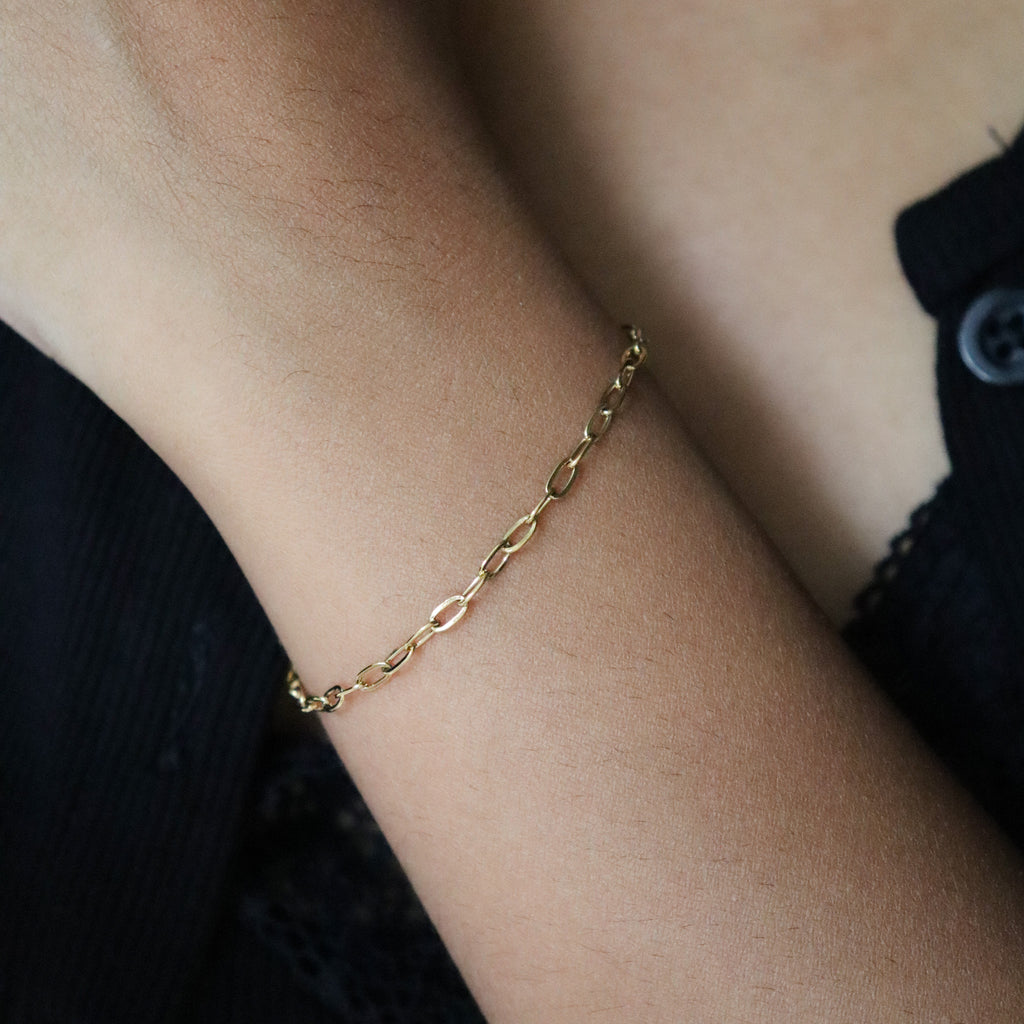 Thin link bracelet
