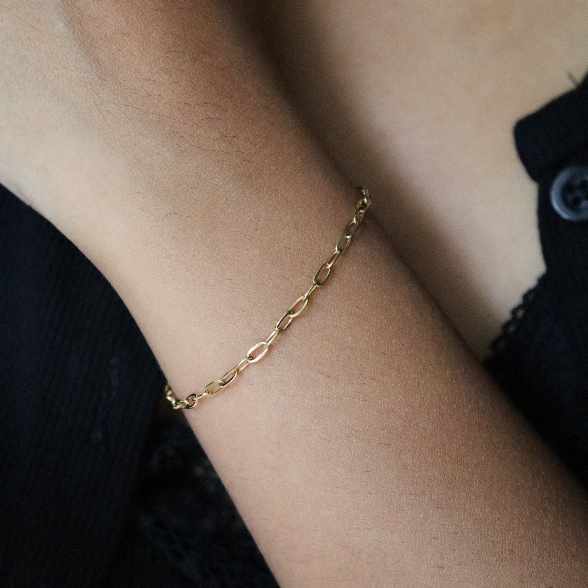 Thin link bracelet
