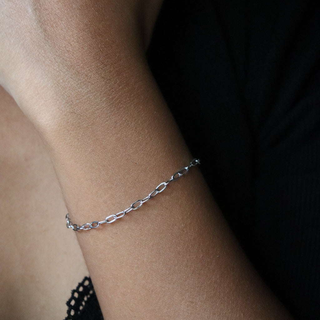 Thin link bracelet