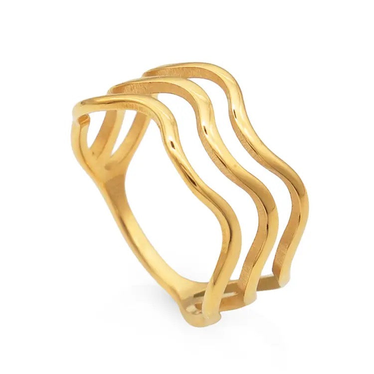 Triple wave ring