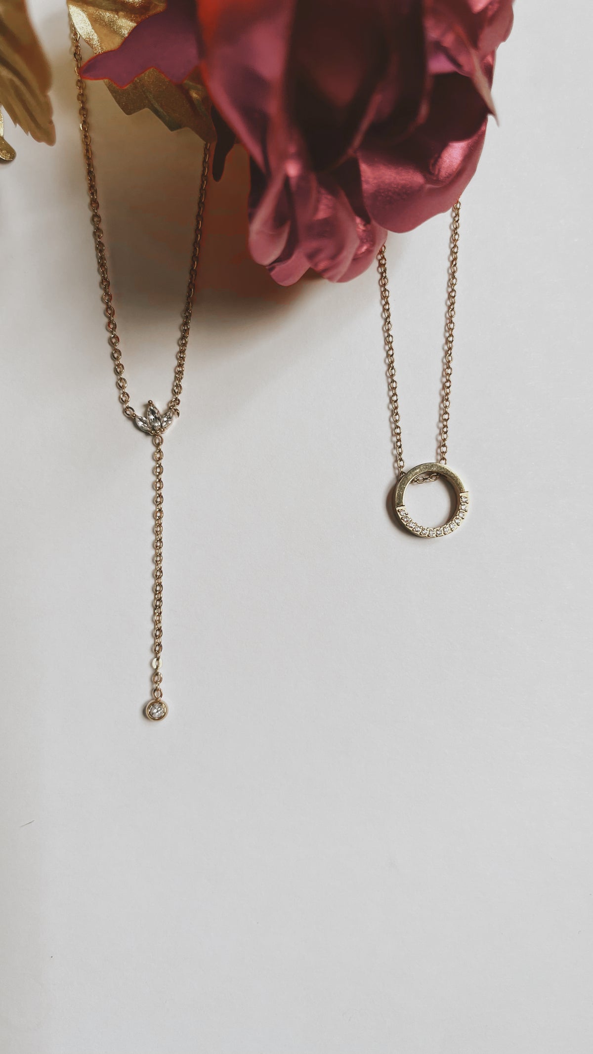 Falling lotus chain