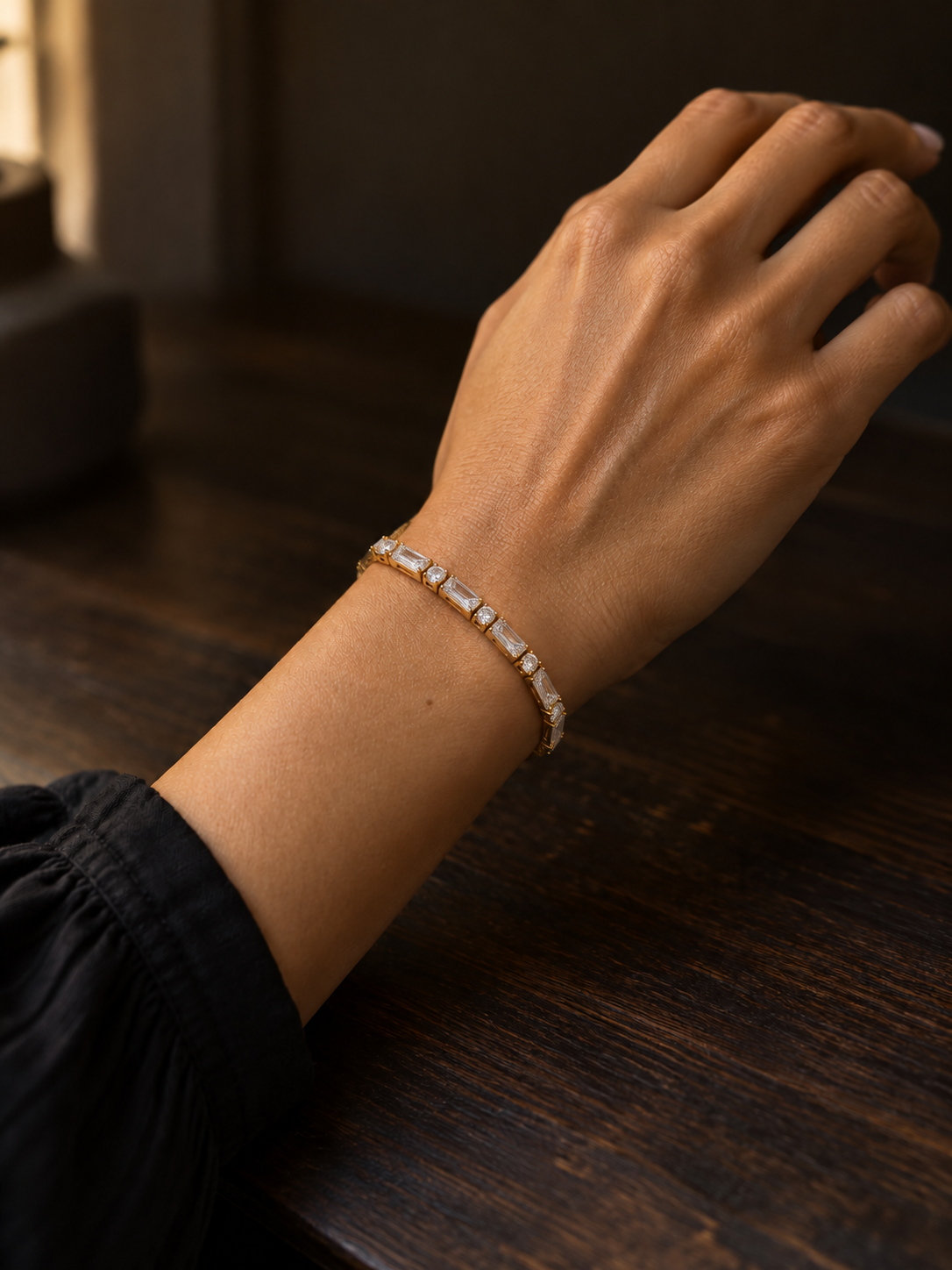 Facet Bracelet in gold worn