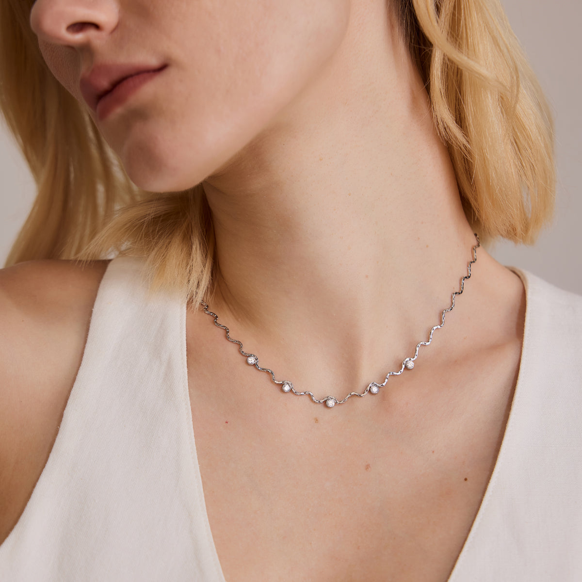 Gilded Chain in silver worn in a wider view