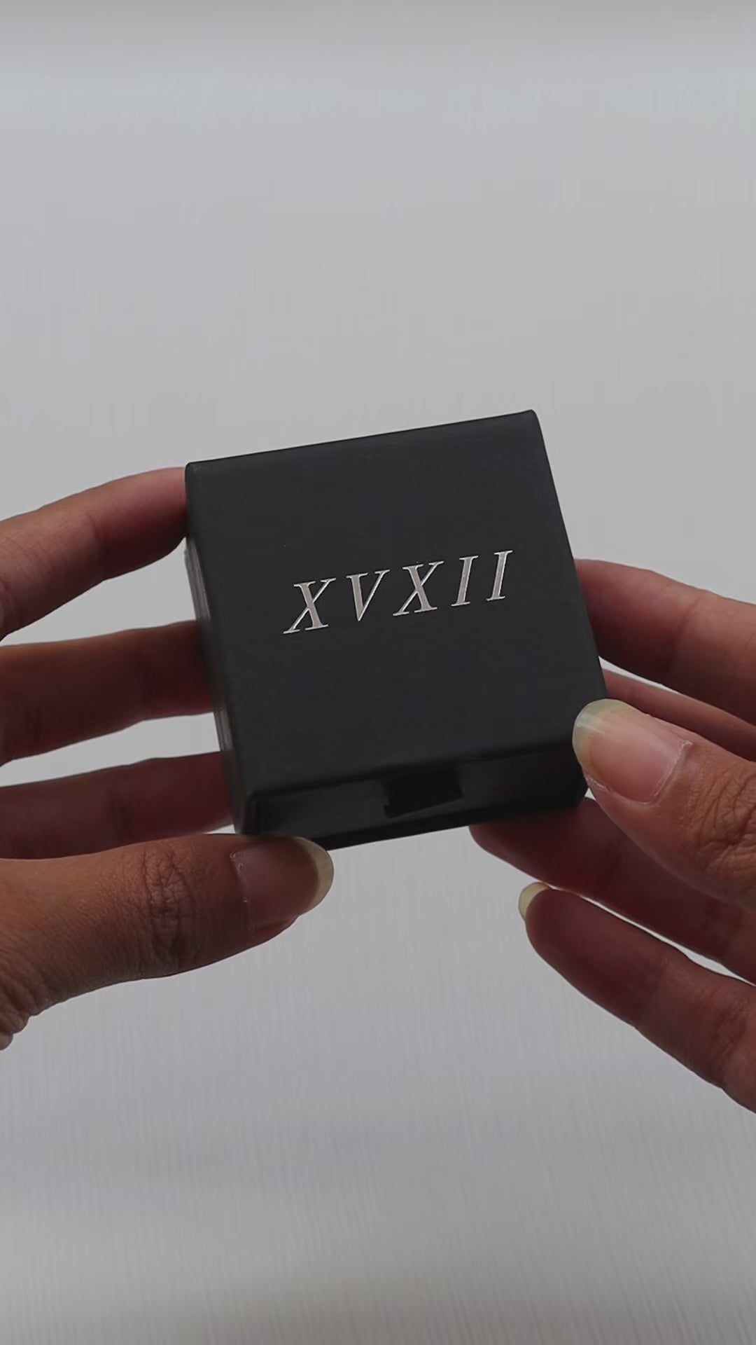 XVXII ring box