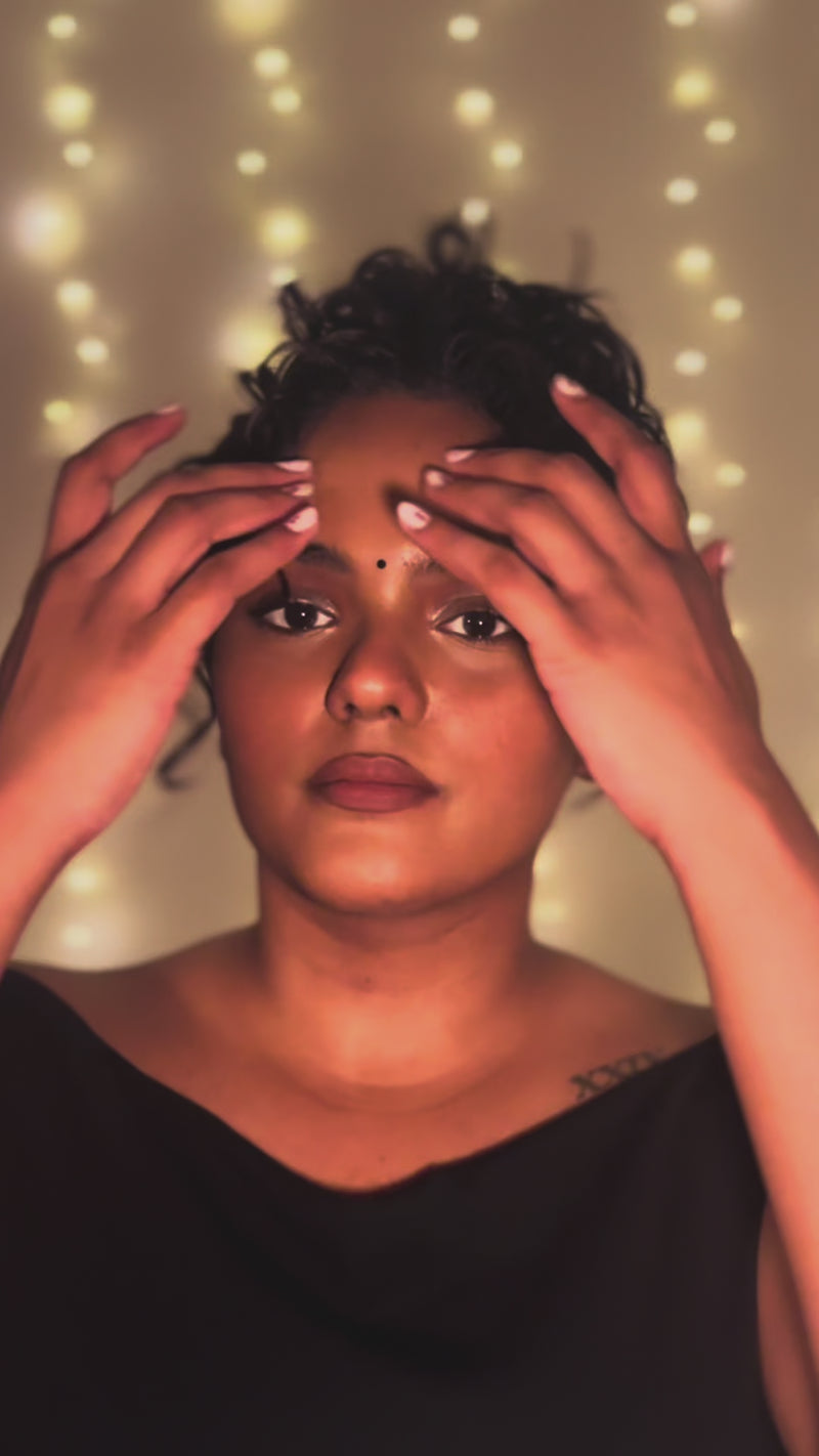 Khyati Srividya (@khyatisrivv) wearing the Vesper Chain, Margot Hoops, and Garden Party Rings, Design 4.