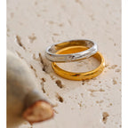 Terra Ring in gold and silver styled