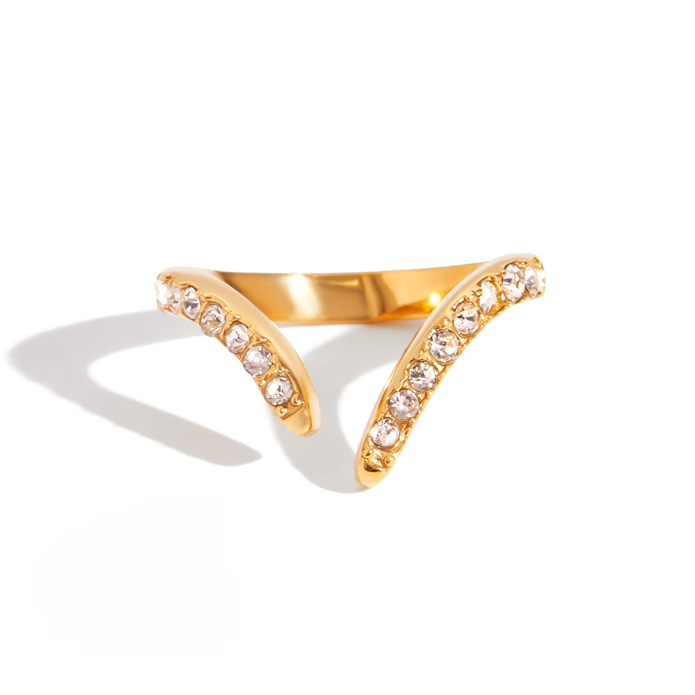Vivi Ring in gold on white