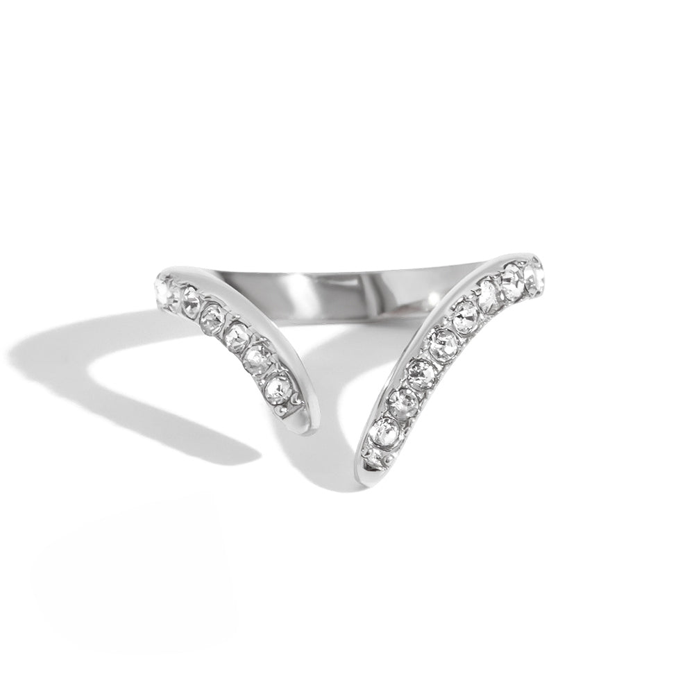 Vivi Ring in silver on white