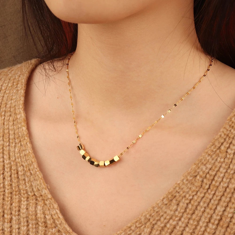 Cuboid string chain