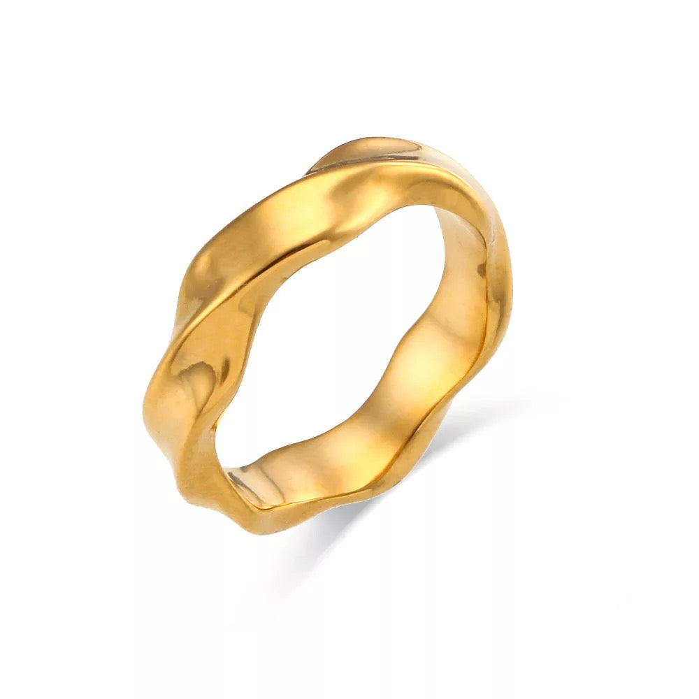 Twisted story ring