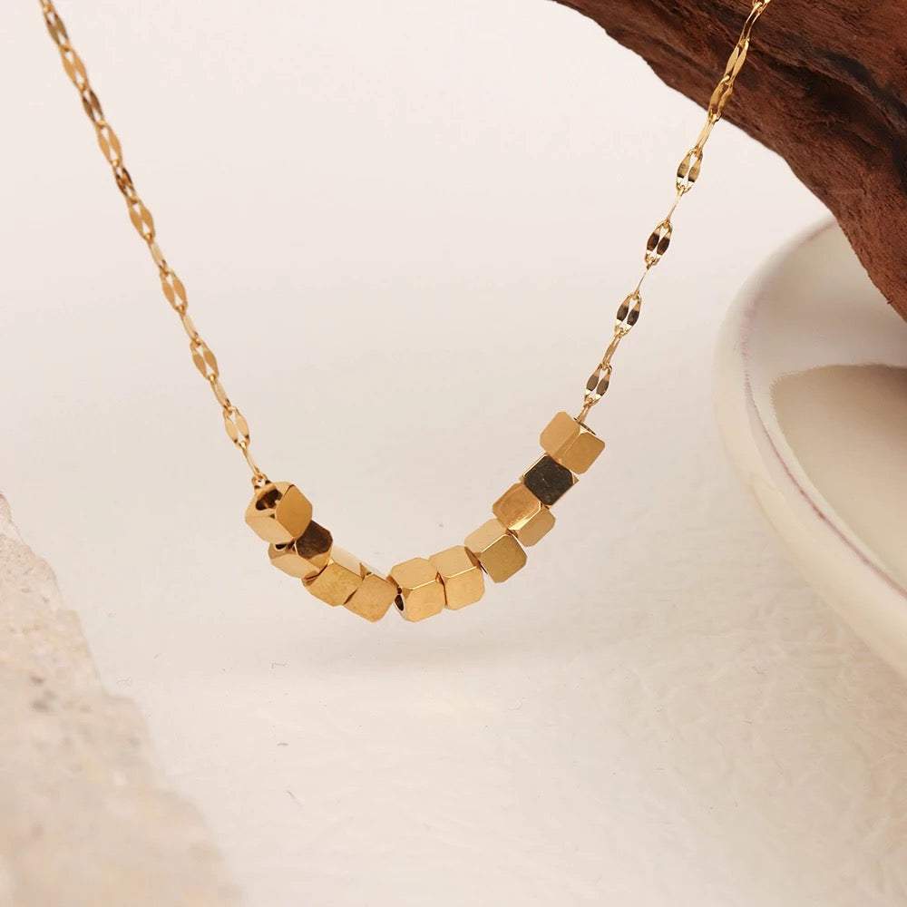 Cuboid string chain