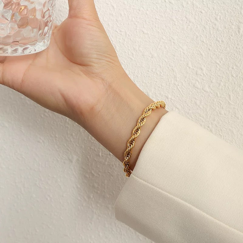 Thick rope bracelet