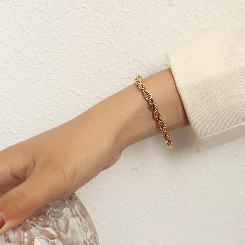 Thick rope bracelet