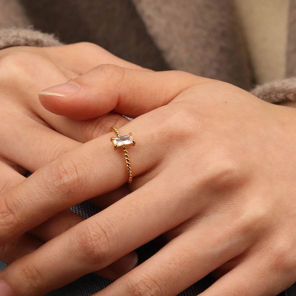 Daphne ring